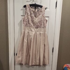 Jessica Howard Cream and Gold Midi Dress